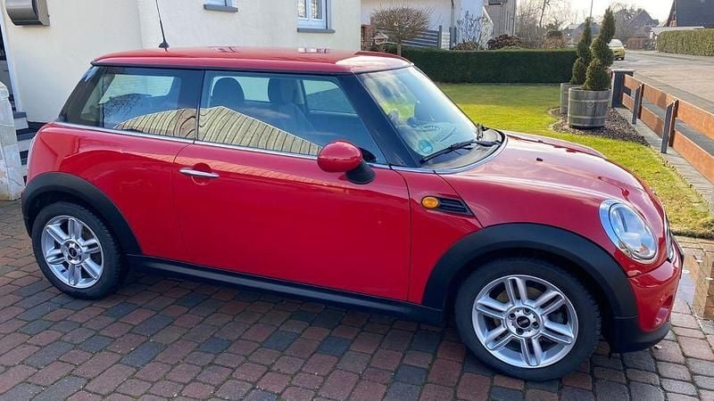 Gebraucht Mini Cooper D Pepper 112 PS (82 kW) 2012 Rot Kleinwagen