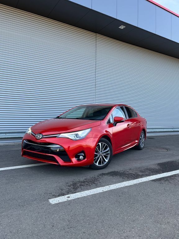 Rot Gebraucht 2015 Toyota Avensis Executive Limousine | 16.200 € (Teuer) - Bild 1/4