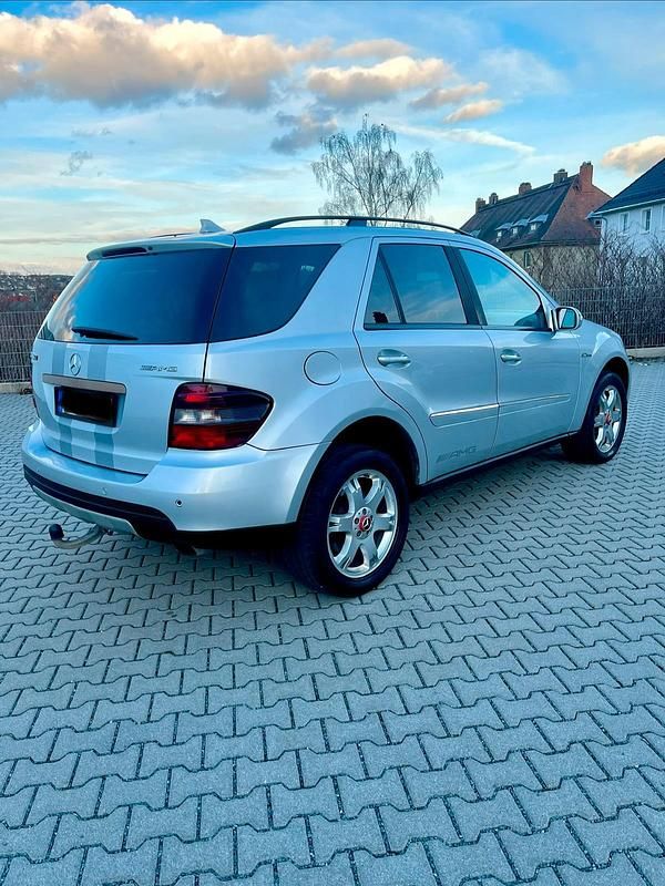 Gebraucht Mercedes ML320 224 PS (164 kW) 2007 Silber SUV