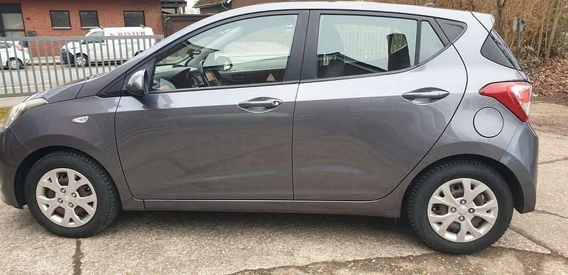 Gebraucht Hyundai i10 Classic 67 PS (49 kW) 2015 Grau Kleinwagen