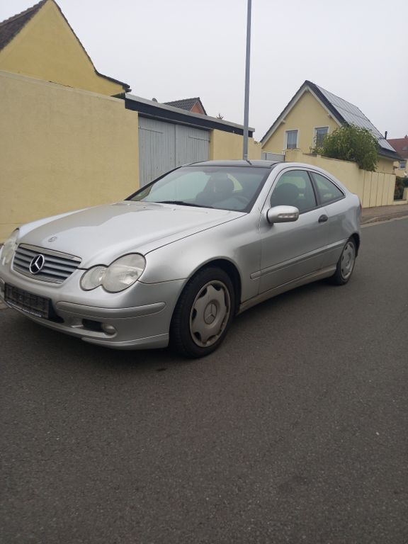 Silber Gebraucht 2002 Mercedes C180 Coupé | 1.000 € (Superpreis) - Bild 1/4