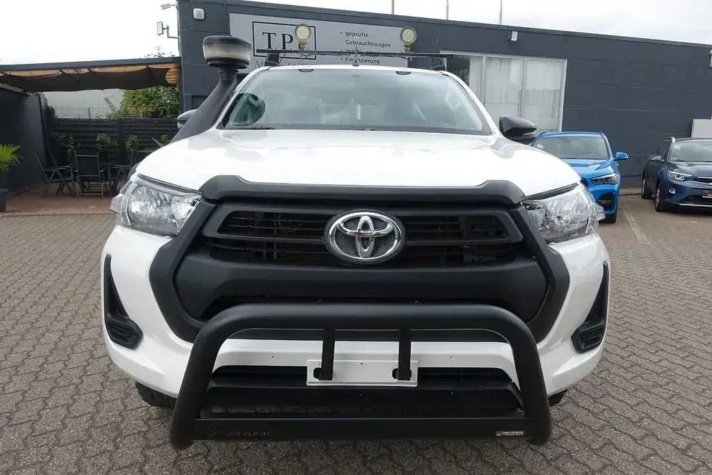 Gebraucht Toyota HiLux 150 PS (110 kW) 2021 Weiß Pickup