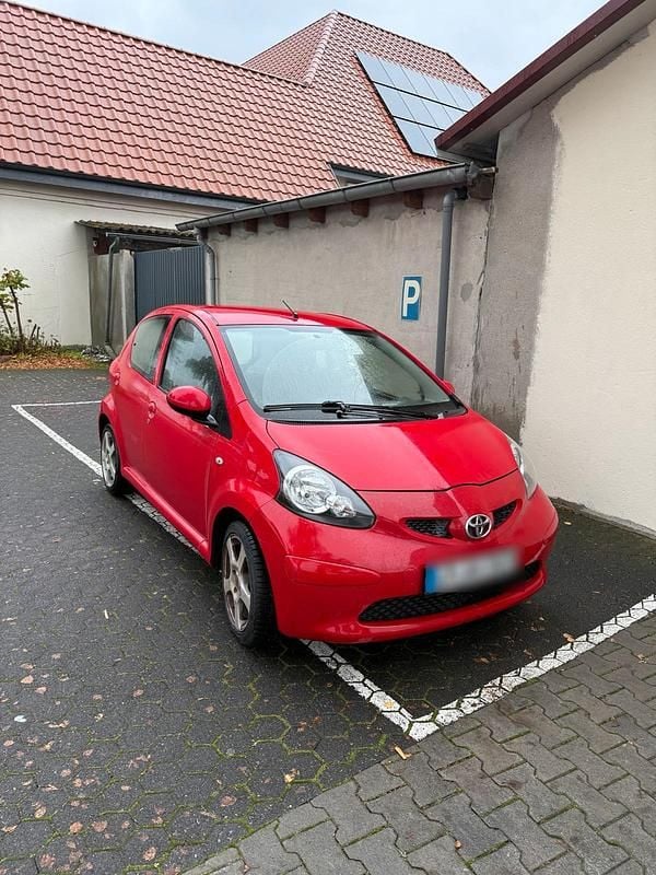 Rot Gebraucht 2006 Toyota Aygo Kleinwagen | 700 € (Superpreis) - Bild 1/4