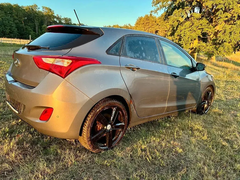 Gebraucht Hyundai i30 Edition 99 PS (72 kW) 2015 Grau Limousine