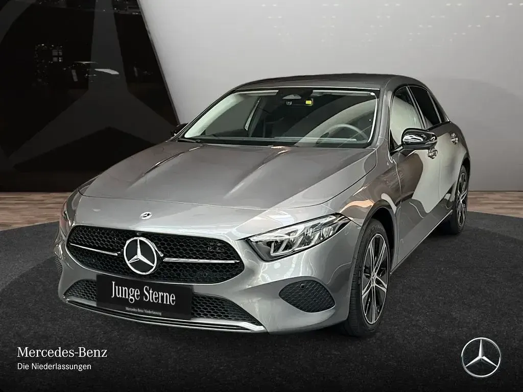 Gebraucht Mercedes A250 Progressive 163 PS (119 kW) 2025 Grau Limousine