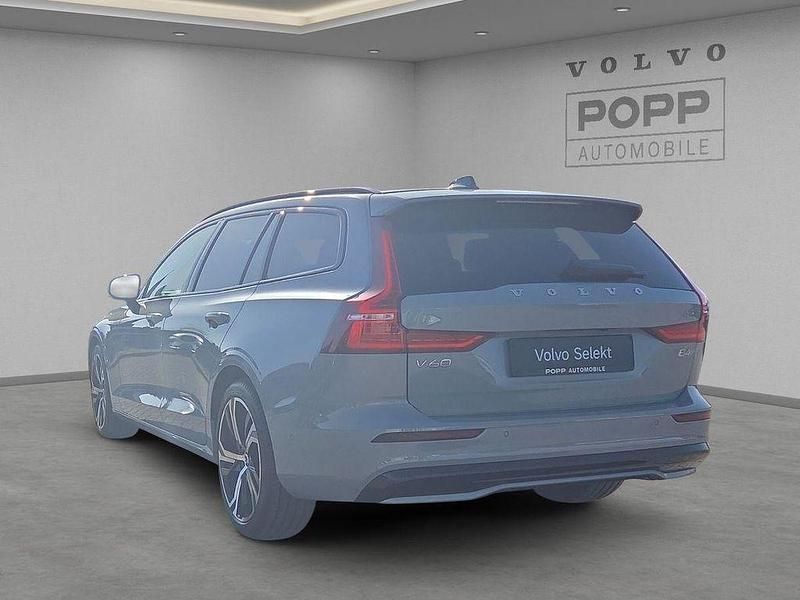 Gebraucht Volvo V60 Plus 197 PS (144 kW) 2024 Vapour grey / metallic Kombi