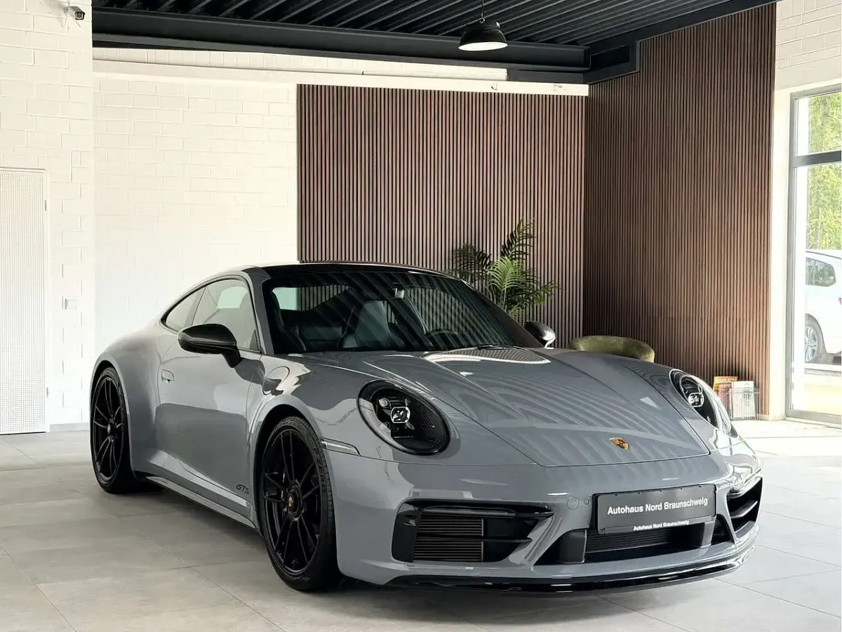 Gebraucht Porsche 992 Chrono 480 PS (353 kW) 2025 Grau Coupé