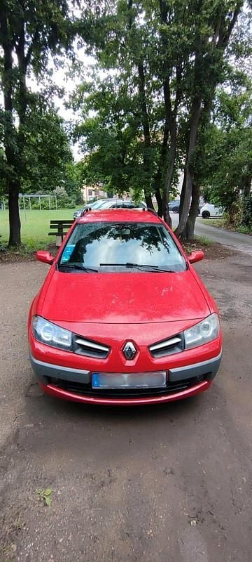 Rot Gebraucht 2009 Renault Mégane GrandTour Dynamique Kombi | 1.750 € (Superpreis) - Bild 1/4