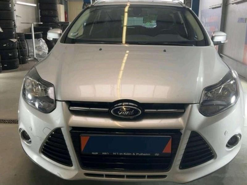 Gebraucht Ford Focus Titanium 150 PS (110 kW) 2014 Polarsilber metallic Kombi