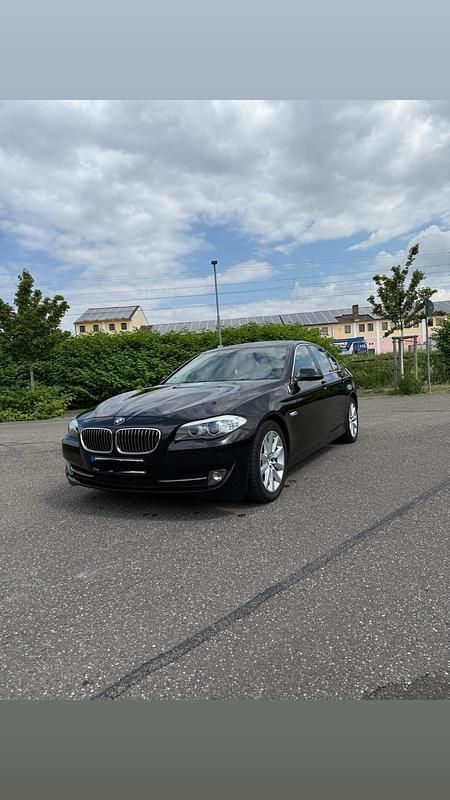 Schwarz Gebraucht 2012 BMW 520 Limousine | 10.399 € (Guter Preis) - Bild 1/4