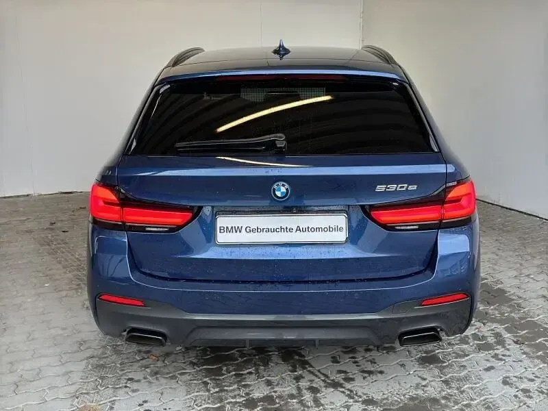 Gebraucht BMW 530e M Sport 292 PS (214 kW) 2022 Blau Kombi