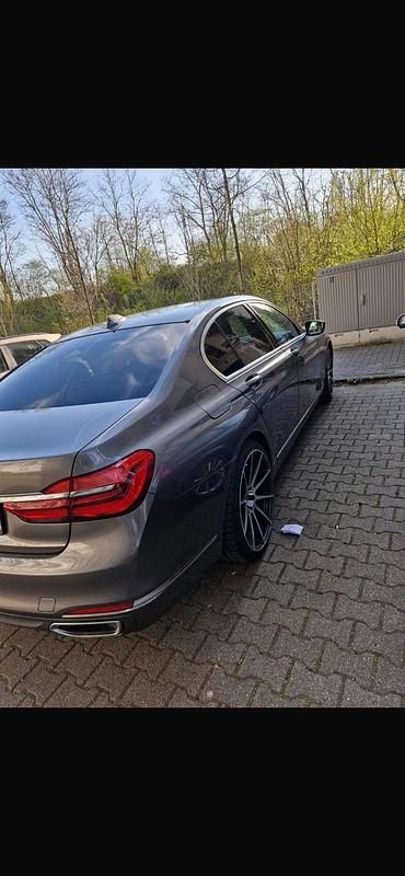 Gebraucht BMW 730 265 PS (194 kW) 2016 Grau Limousine