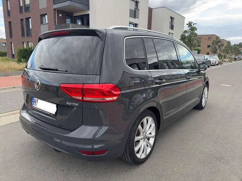 Gebraucht VW Touran Highline 150 PS (110 kW) 2017 Grau Van / Kleinbus