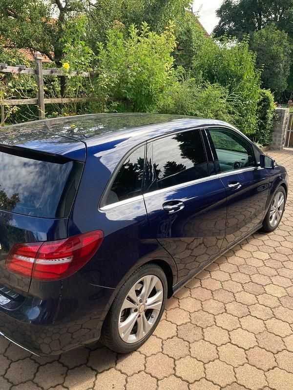 Gebraucht Mercedes B220 Urban 177 PS (130 kW) 2016 Blau Van / Kleinbus