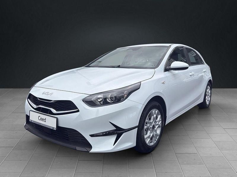 Neu Kia Ceed Vision 140 PS (102 kW) 2025 Carraraweiss Kleinwagen