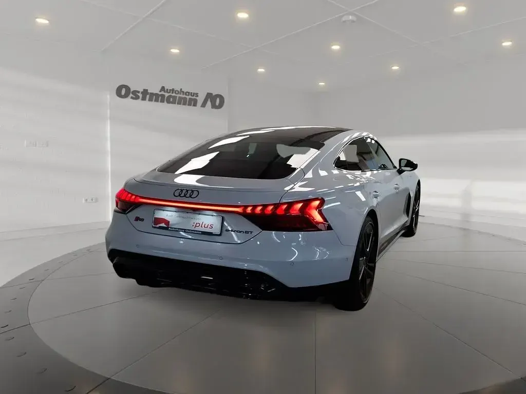 Gebraucht Audi e-tron GT quattro Ambiente 439 kW (598 PS) 2023 Grau (suzukagrau metallic) Limousine