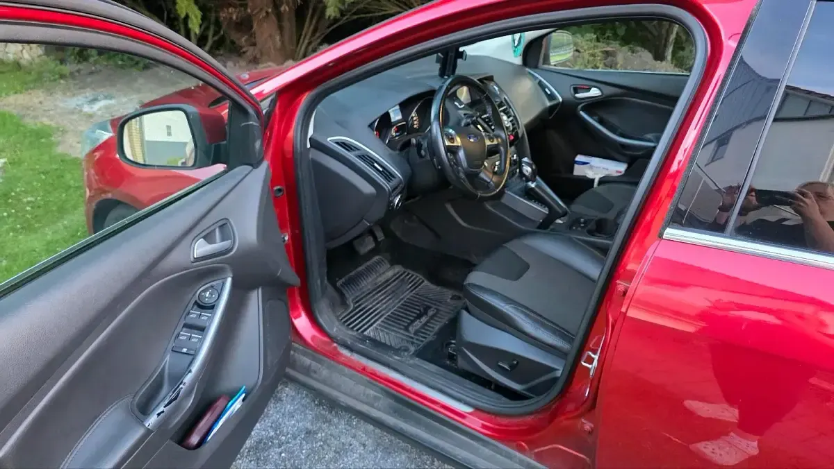 Gebraucht Ford Focus 165 PS (121 kW) 2013 Rot Kombi