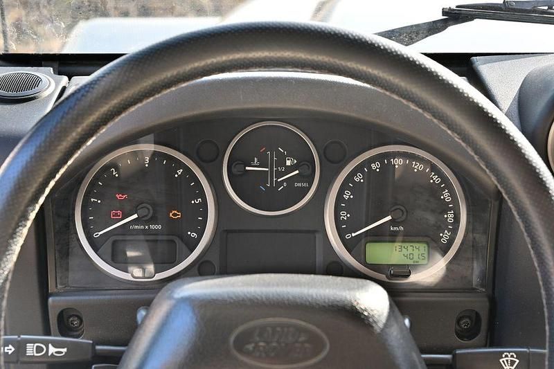 Gebraucht Land Rover Defender 122 PS (89 kW) 2011 Braun Kombi