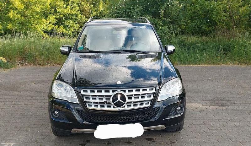 Schwarz Gebraucht 2009 Mercedes ML300 SUV | 8.500 € (Guter Preis) - Bild 1/4
