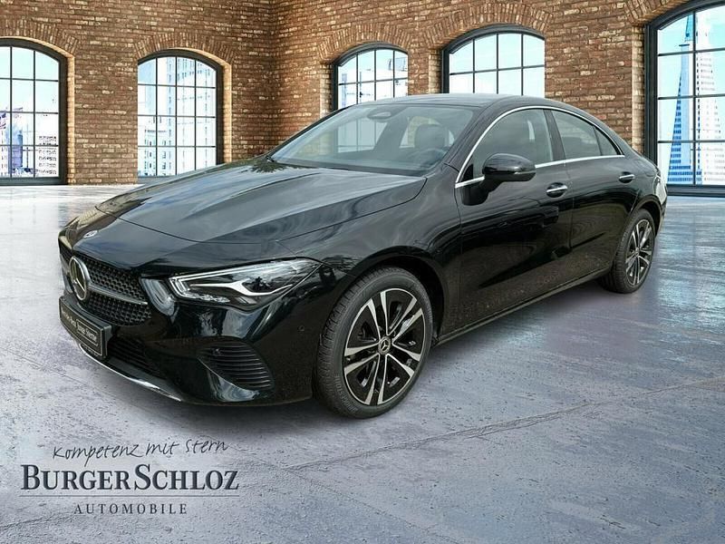 Metalliclack kosmosschwarz Gebraucht 2024 Mercedes CLA200 Progressive Coupé | 33.900 € (Fairer Preis) - Bild 1/4