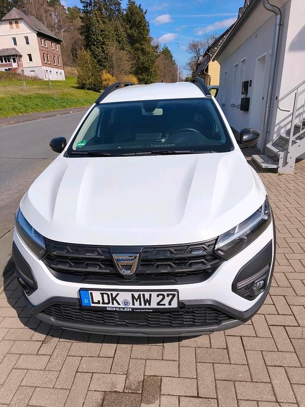 Gebraucht Dacia Jogger 110 PS (80 kW) 2022 Weiß Van / Kleinbus