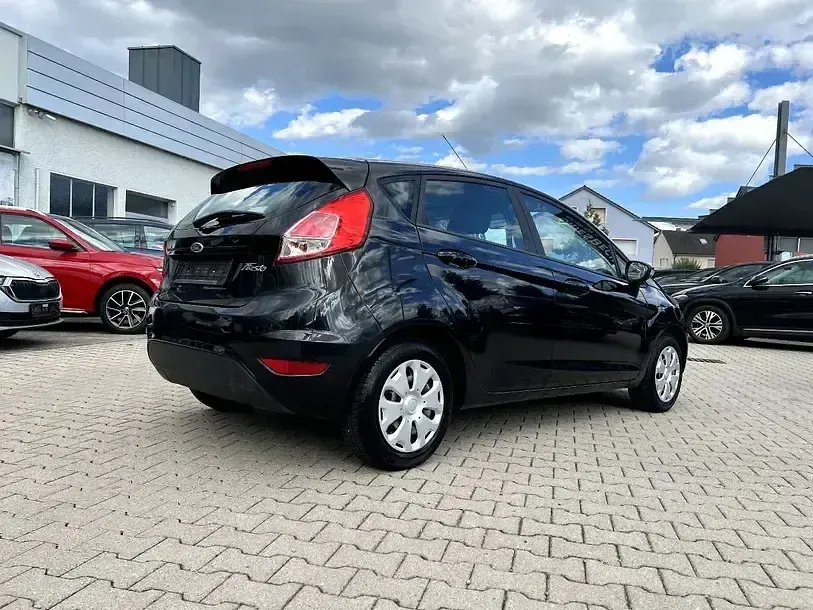 Gebraucht Ford Fiesta Trend 75 PS (55 kW) 2016 Schwarz Kleinwagen