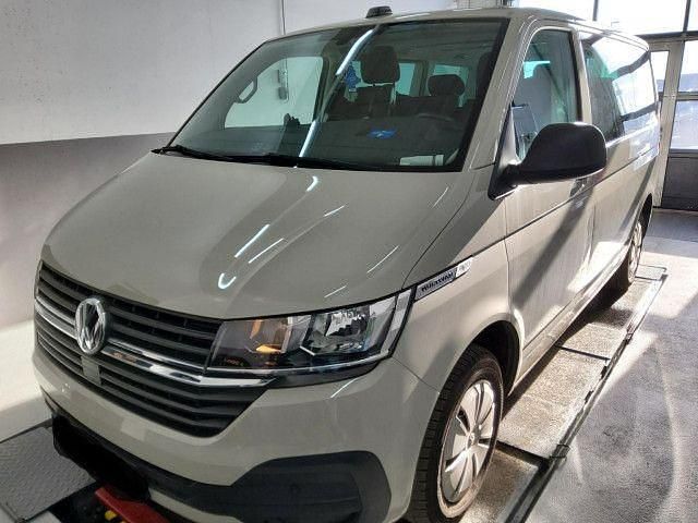 Gebraucht VW Multivan Family 150 PS (110 kW) 2022 6u ascotgrau Van