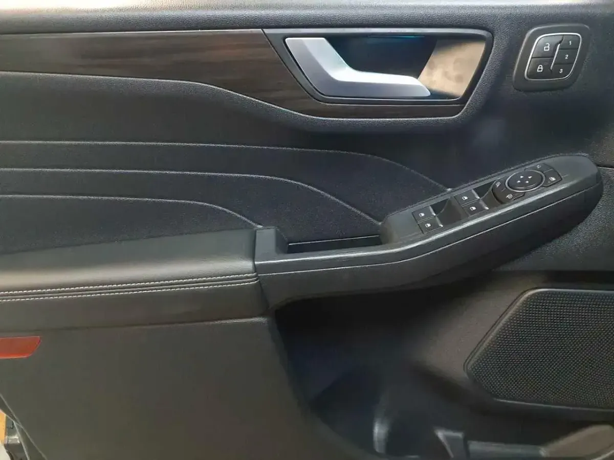 Gebraucht Ford Kuga Vignale 190 PS (139 kW) 2022 Schwarz SUV