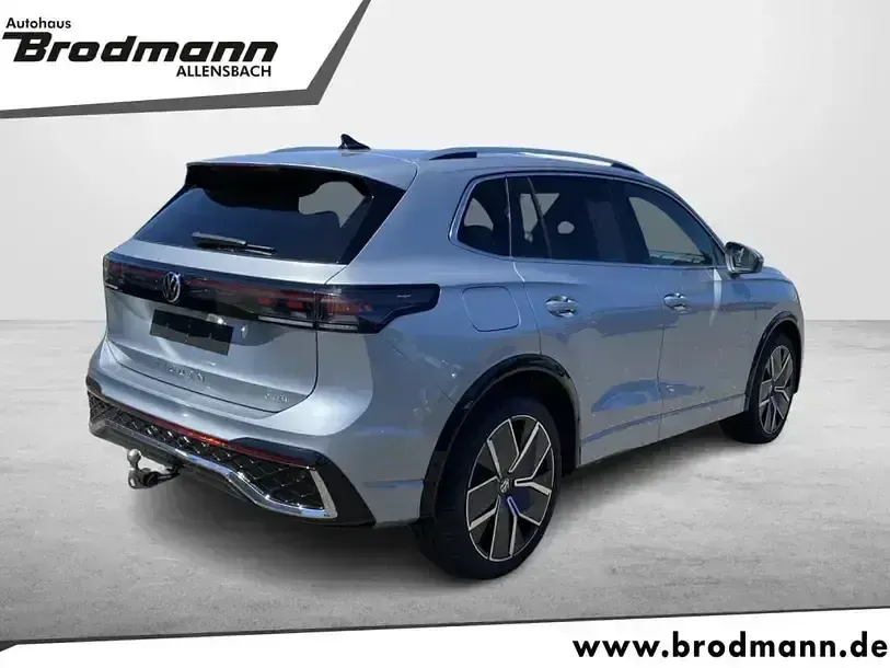 Neu VW Tiguan R-line 150 PS (110 kW) 2025 Oyster silver metallic SUV