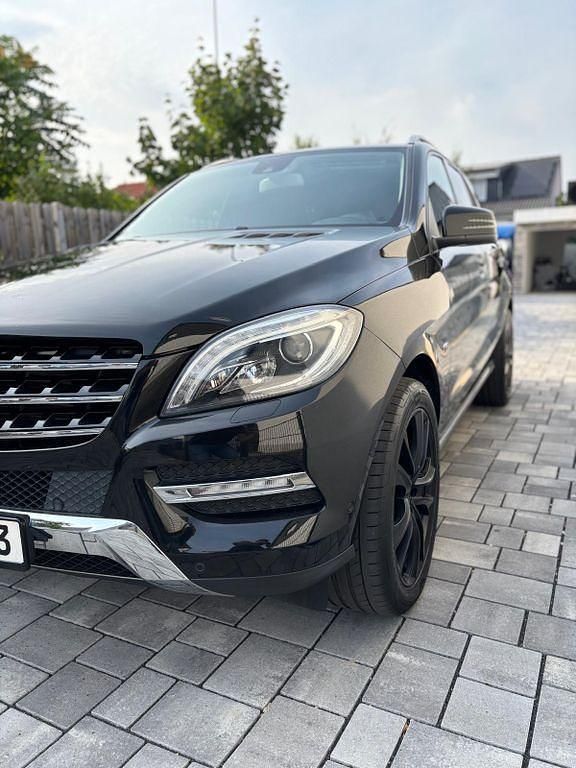 Gebraucht Mercedes ML350 258 PS (189 kW) 2012 Schwarz SUV