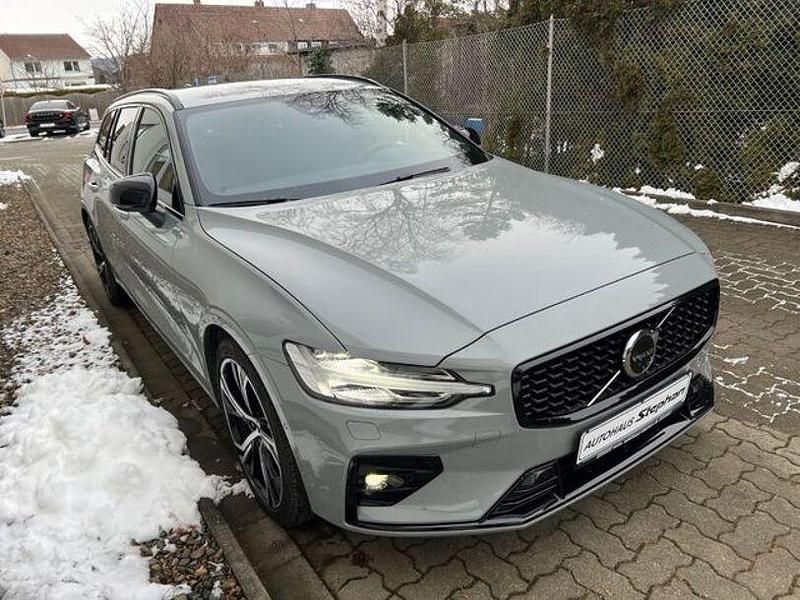 Gebraucht Volvo V60 Plus 197 PS (144 kW) 2024 Grau Kombi