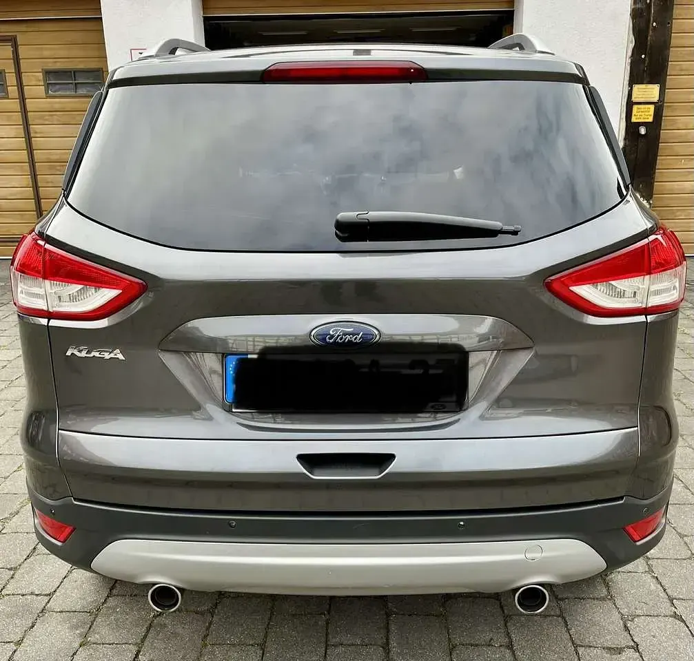 Gebraucht Ford Kuga Titanium 179 PS (131 kW) 2016 Grau SUV
