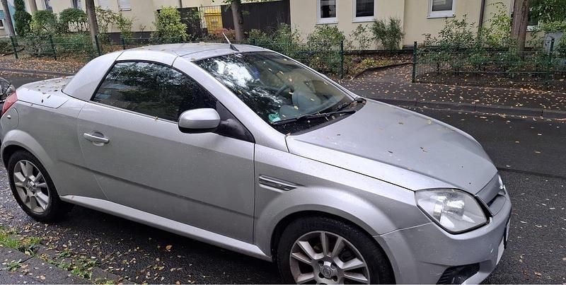 Silber Gebraucht 2007 Opel Tigra Cabrio | 700 € - Bild 1/3