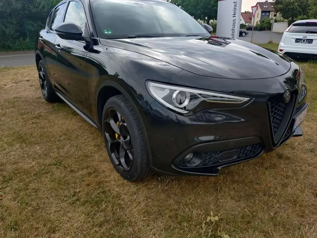 Gebraucht Alfa Romeo Stelvio Super 209 PS (153 kW) 2017 Schwarz SUV
