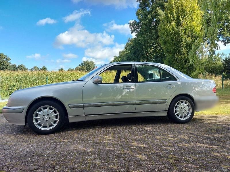 Gebraucht Mercedes E320 224 PS (164 kW) 2001 Silber Limousine