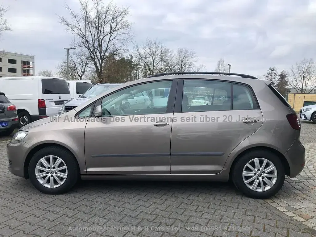 Gebraucht VW Golf VII Trendline 105 PS (77 kW) 2012 Kaschmirbraun metallic Limousine