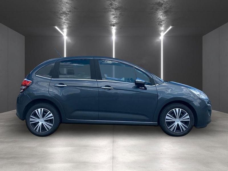 Grau Gebraucht 2013 Citroën C3 SELECTION Kleinwagen | 5.390 € (Fairer Preis) - Bild 1/4