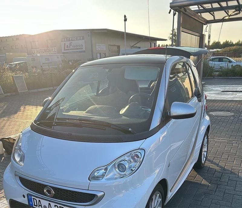 Weiß Gebraucht 2013 Smart ForTwo Coupé Kleinwagen | 5.800 € - Bild 1/4