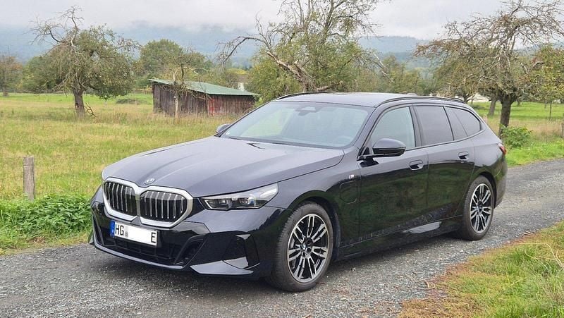 Gebraucht BMW 530e M Sport 299 PS (219 kW) 2024 Schwarz Kombi