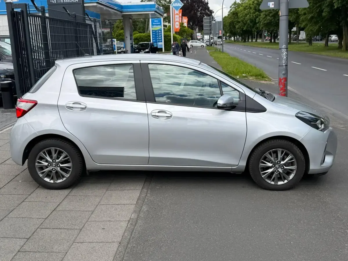 Gebraucht Toyota Yaris Comfort 111 PS (81 kW) 2017 Silber Kleinwagen