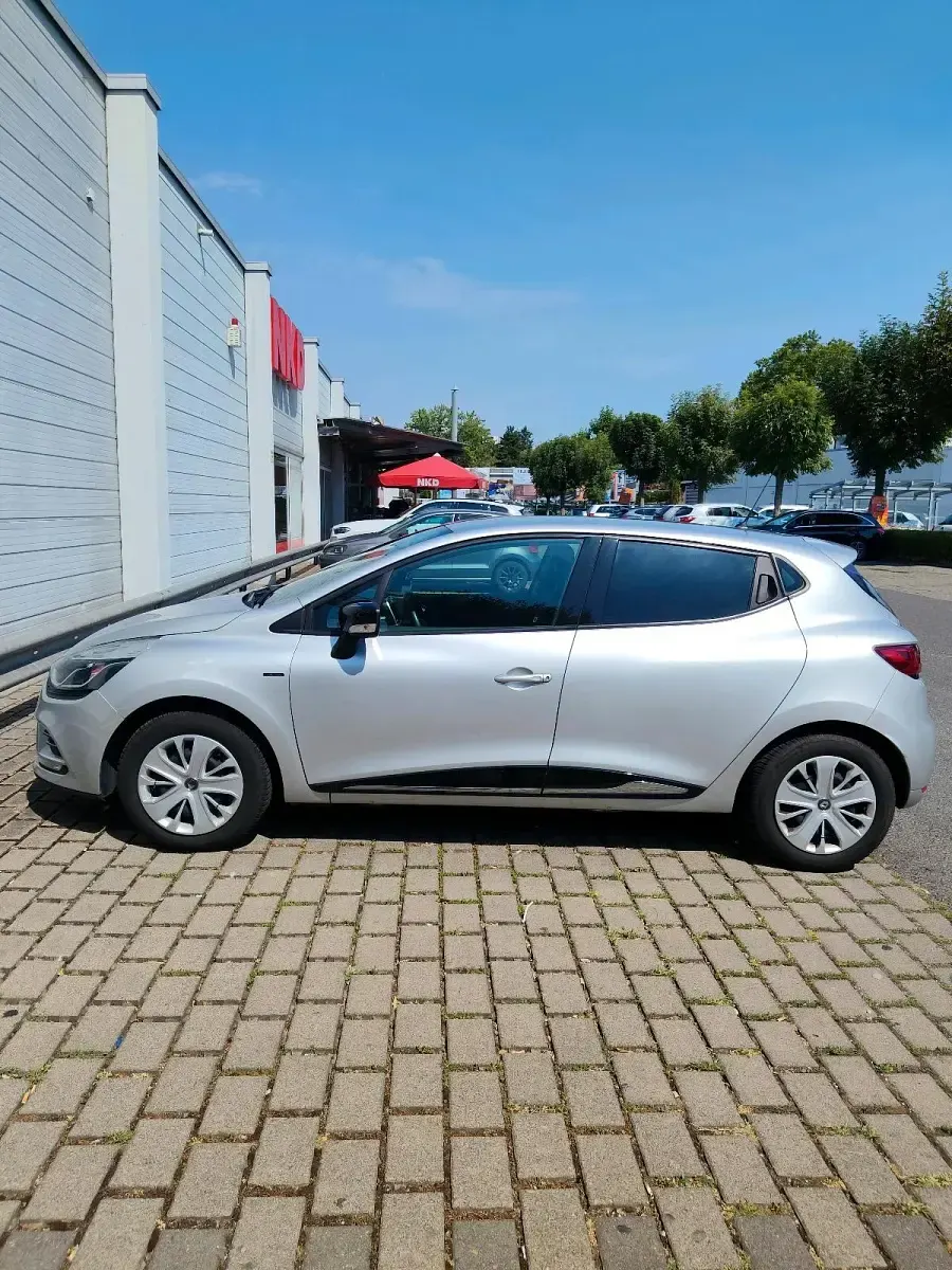 Gebraucht Renault Clio IV 90 PS (66 kW) 2018 Silber Limousine