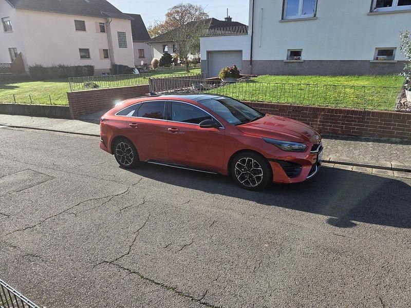 Orange Gebraucht 2022 Kia ProCeed GT-Line Kleinwagen | 19.499 € (Guter Preis) - Bild 1/4