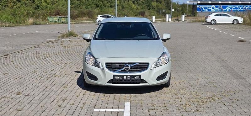 Grau Gebraucht 2013 Volvo S60 Summum Limousine | 10.999 € (Guter Preis) - Bild 1/4