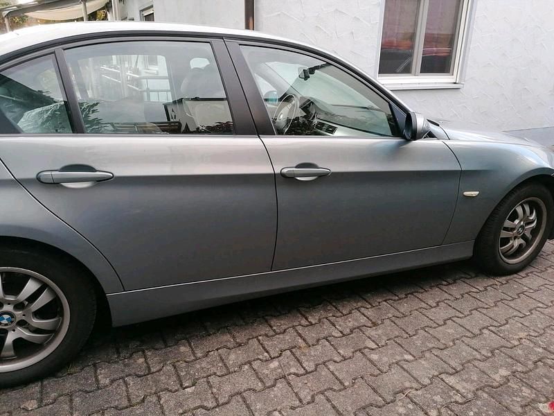 Gebraucht BMW 316 129 PS (94 kW) 2007 Grau Limousine
