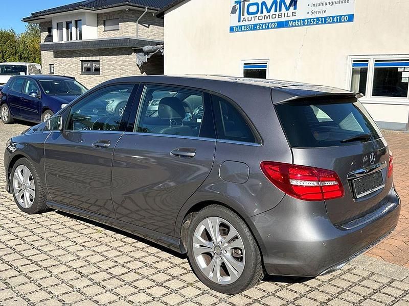 Gebraucht Mercedes B200 136 PS (100 kW) 2016 Grau Van / Kleinbus