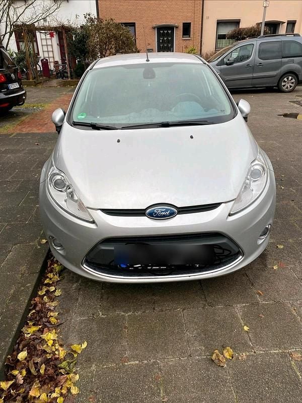 Silber Gebraucht 2010 Ford Fiesta Kleinwagen | 5.500 € - Bild 1/4
