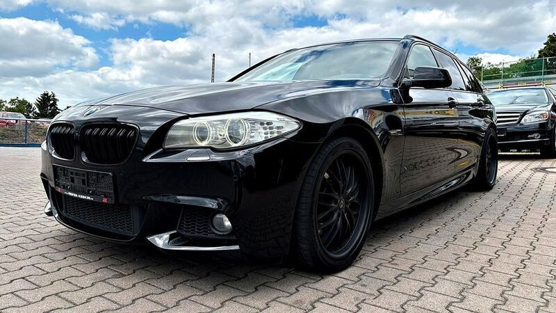 Schwarz Gebraucht 2013 BMW 520 M Sport Kombi | 11.950 € (Fairer Preis) - Bild 1/4
