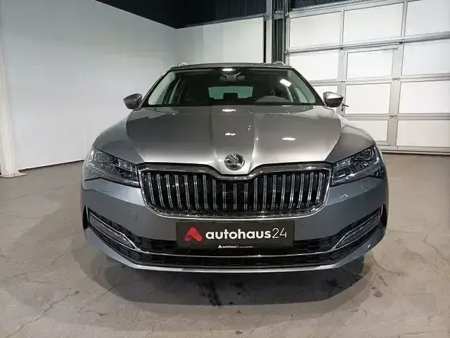 Gebraucht Skoda Superb Style 150 PS (110 kW) 2022 Grau Kombi
