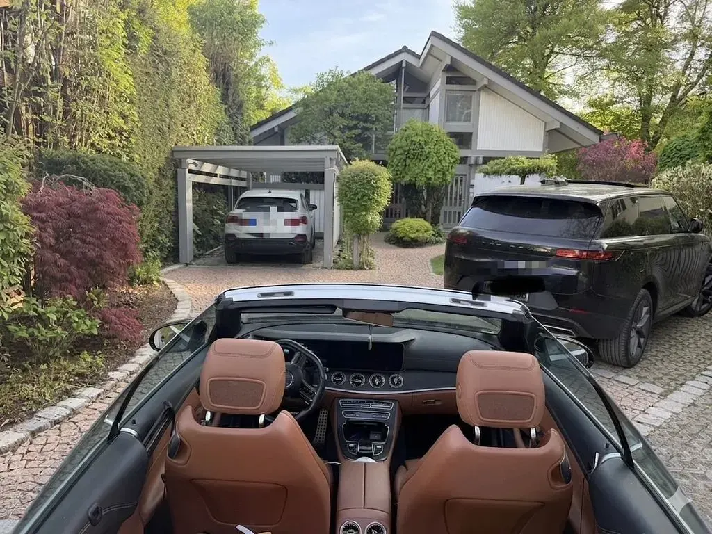 Gebraucht Mercedes E300 AMG 258 PS (189 kW) 2021 Schwarz Cabrio