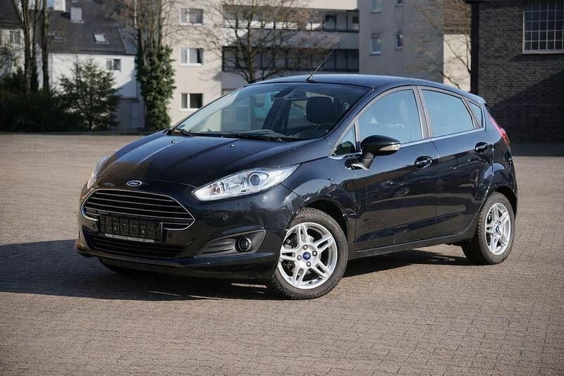 Gebraucht Ford Fiesta Titanium 101 PS (74 kW) 2014 Schwarz Kleinwagen